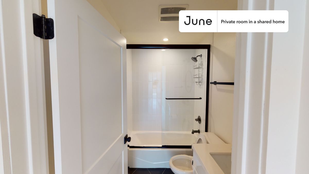 Building Photo - Room in Shared 4 bed/4.5 bath home