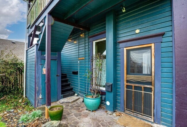 Building Photo - 1311 N Garden St