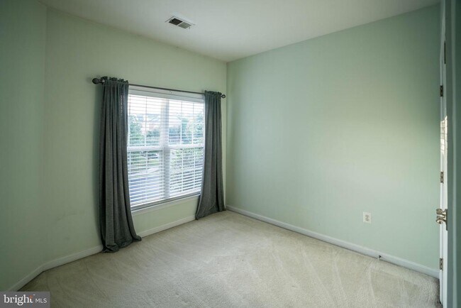 Building Photo - 9571 Linnett Hill Dr