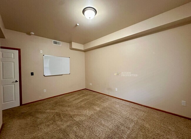 Building Photo - 1850 SW Scenic Heights St