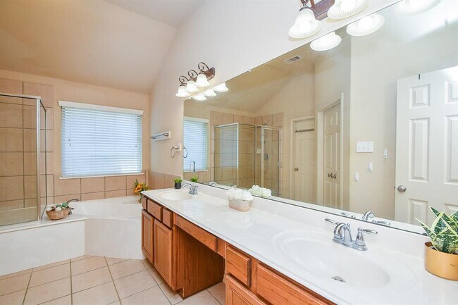 Building Photo - 16814 Ranger Ridge Dr