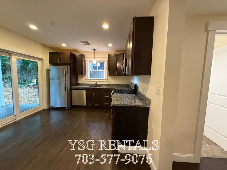 Building Photo - 24 Sunset St