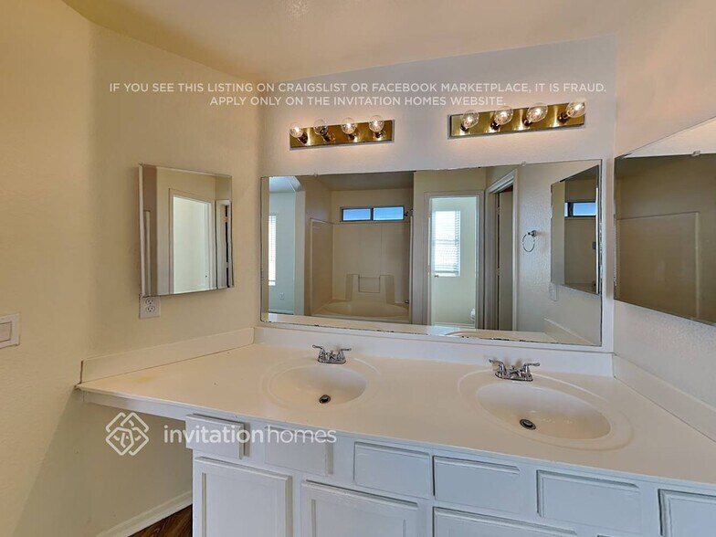 Building Photo - 8557 W Monte Vista Rd