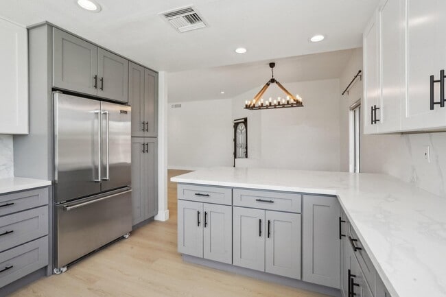Building Photo - 48 Oak Tree Dr