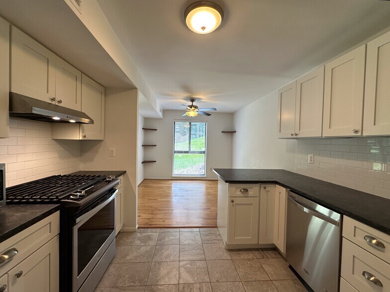 Building Photo - 2052 Royal Fern Ct