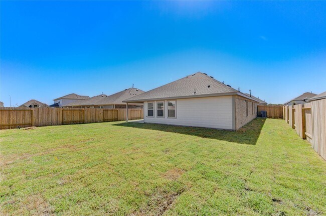 Building Photo - 5023 Lavaridge Dr