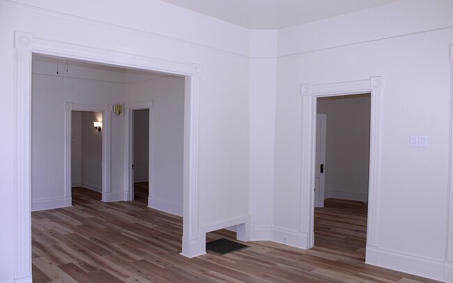Building Photo - 658 Ash St