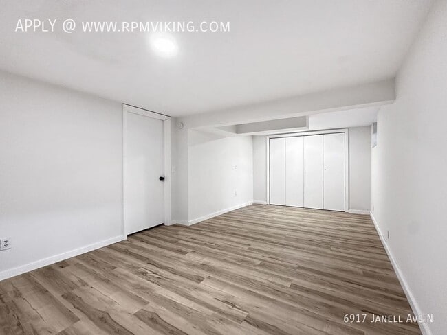 Building Photo - 4br 2ba 2cg ~ Security Deposit Free Altern...