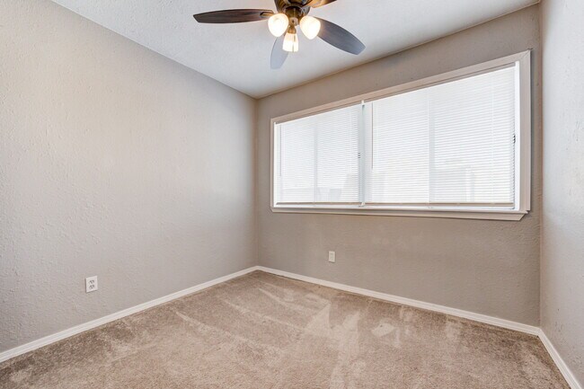 Building Photo - 1622 Claudia Dr