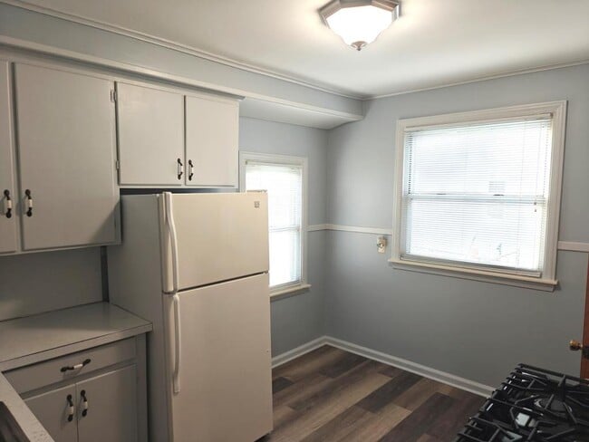 Building Photo - 1409 Royal Ave