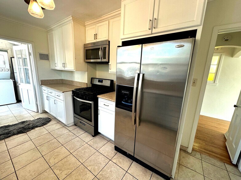 Building Photo - 10847 Balboa Blvd