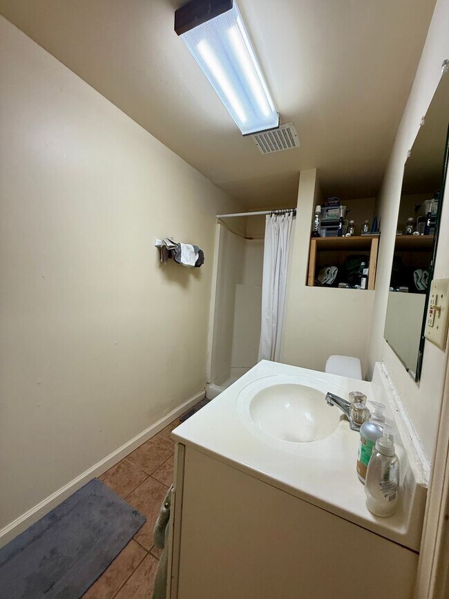 Building Photo - 424 Woodland Ave