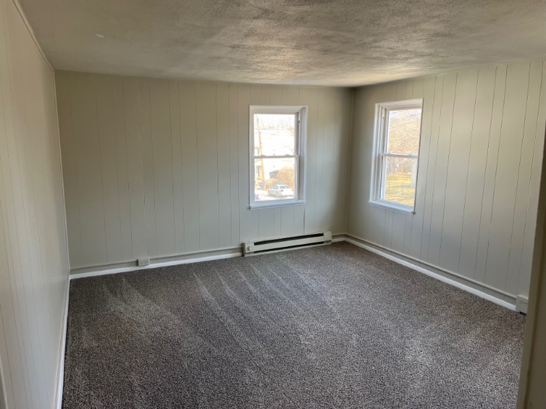 Building Photo - 445 Main St