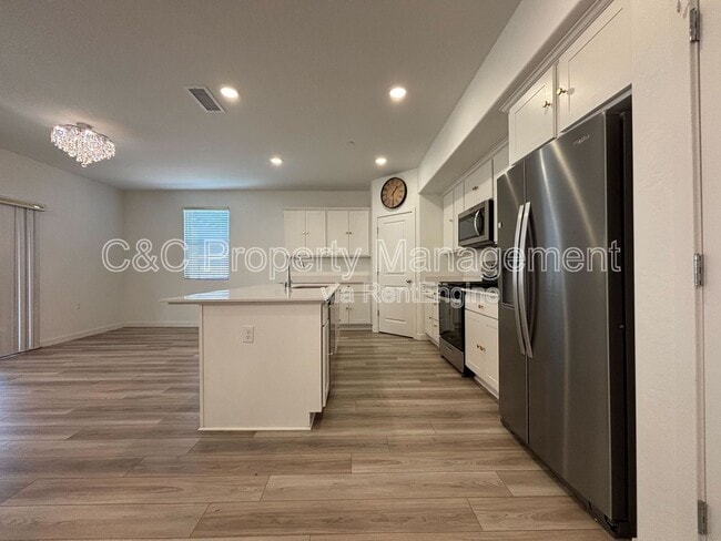 Building Photo - 4127 N Rosalia Ave