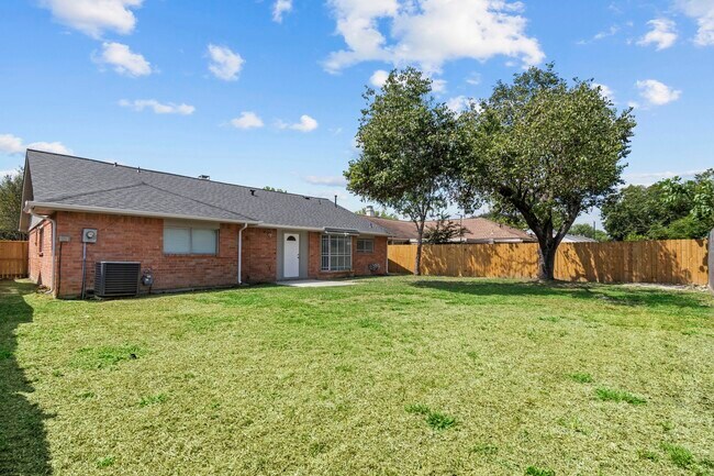 Building Photo - 4202 Brandemere Way St