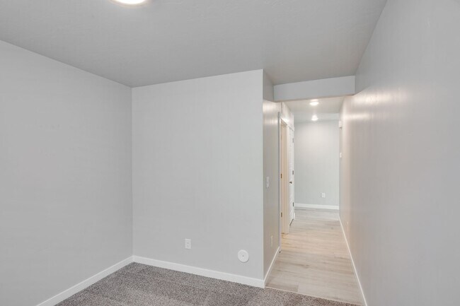 Building Photo - Open Concept Living!