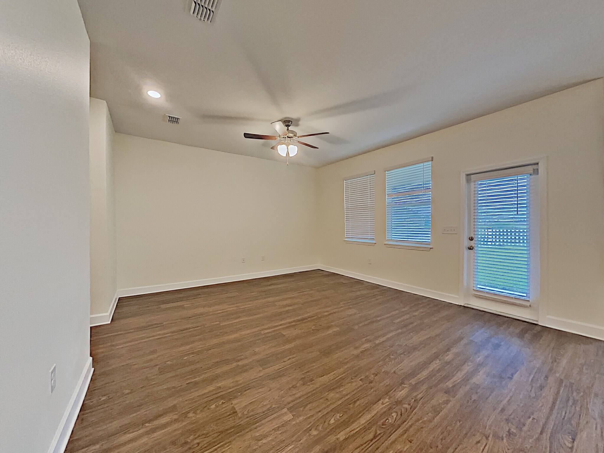 Building Photo - 912 Walden Woods Dr