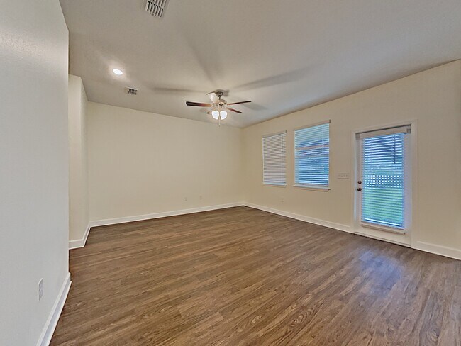 Building Photo - 912 Walden Woods Dr
