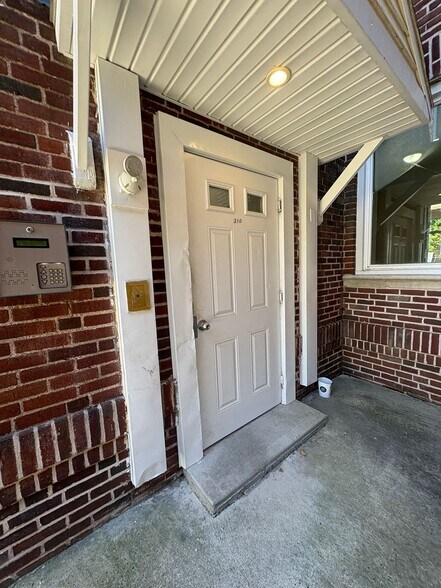 Building Photo - 310 Edgewood Ave
