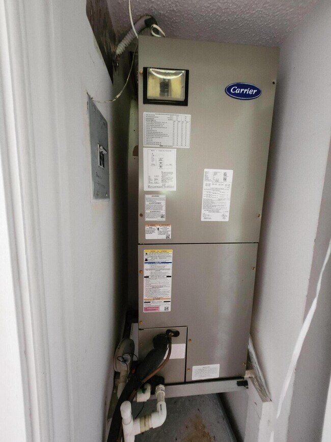 Building Photo - 5705 Fox Hollow Dr