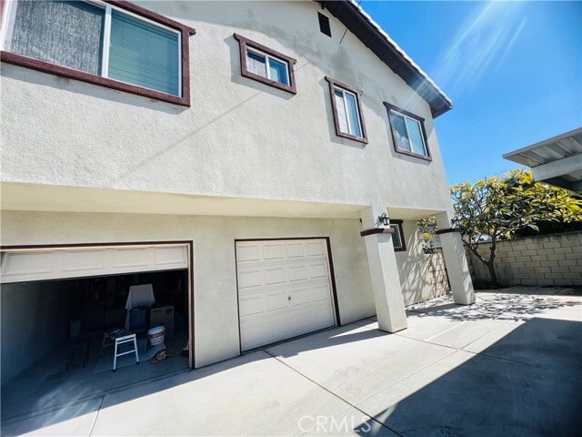 Building Photo - 10805 Pine St