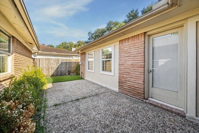 Building Photo - 5511 Caversham Dr