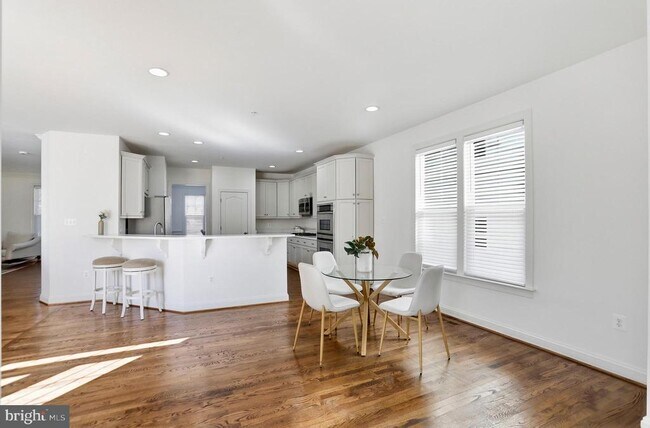 Building Photo - 1312 Volunteer Dr