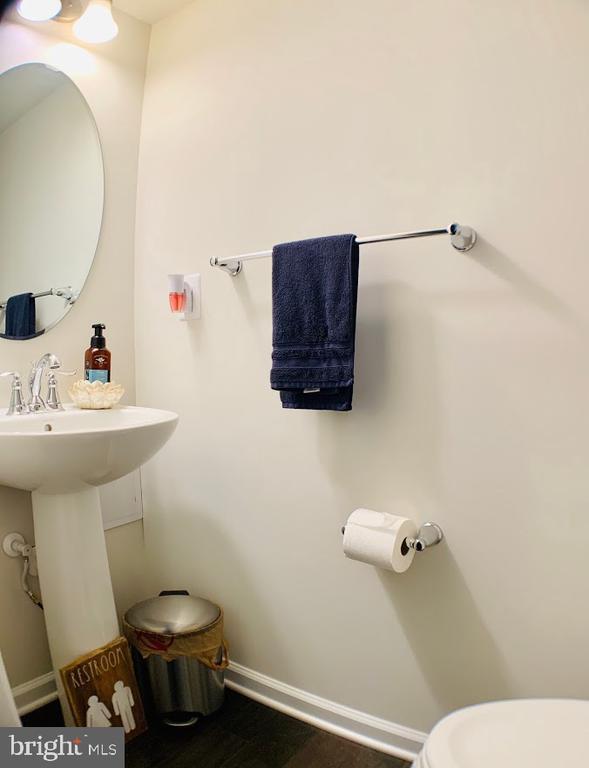 Building Photo - 408 Streamview Dr