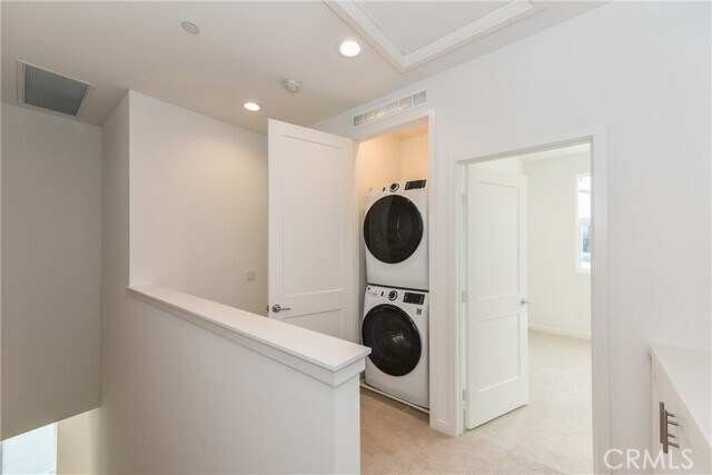 Building Photo - 115 Allusion