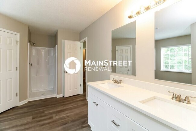 Building Photo - 4 Bedroom Pet-Friendly Home in Browns Summit, NC with Main Street Renewal