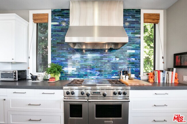 Building Photo - 2962 Valmere Dr