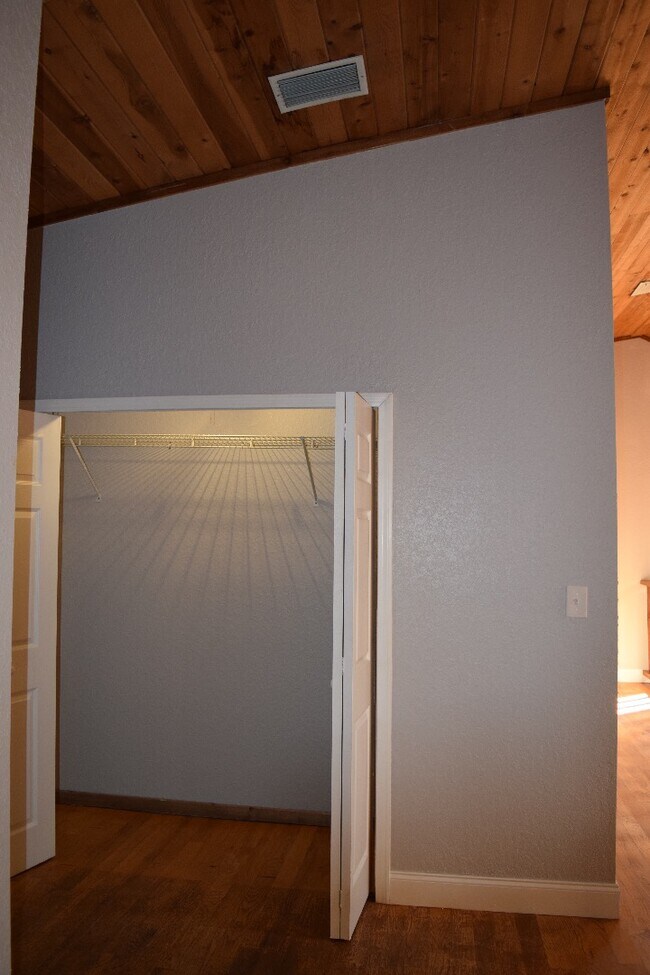 Building Photo - 2718 Viola Ln