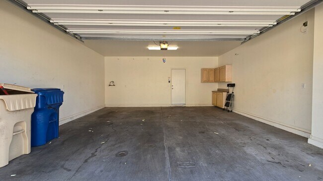 Building Photo - SOLAR home in amenity rich Verrado!