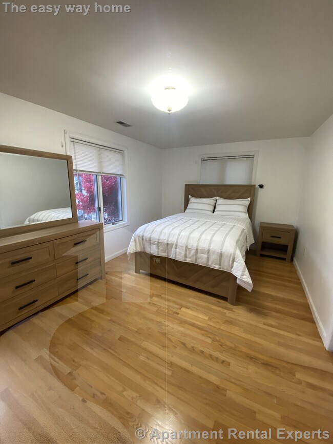 Building Photo - 309 Beacon St