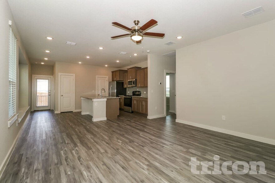 Building Photo - 1609 Mexican Heather Dr