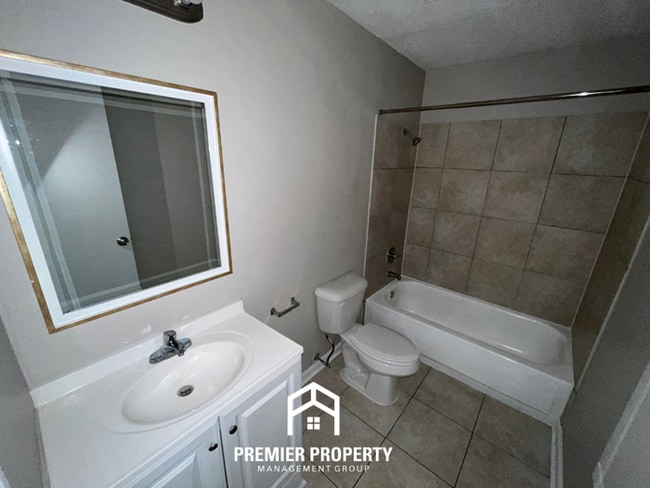 Building Photo - Charming 3BR/1.5BA in Whitehaven | Hardwood Floors & 1-Car Garage