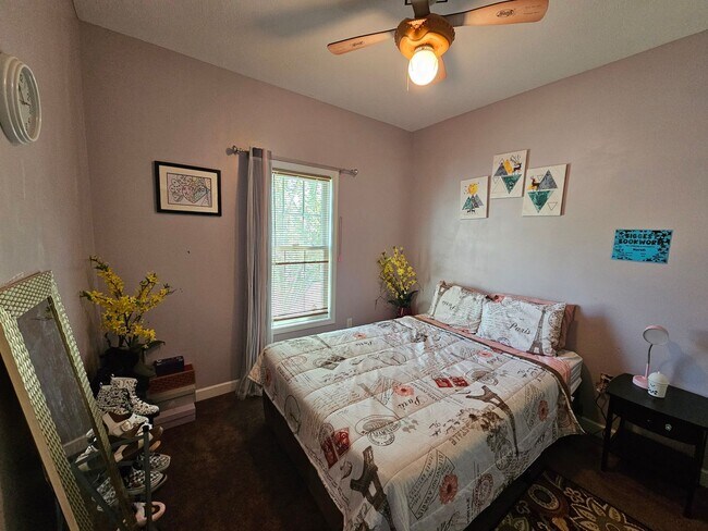 Building Photo - 4 Bedroom, 3 Bathroom home AVAILABLE 6/4/26