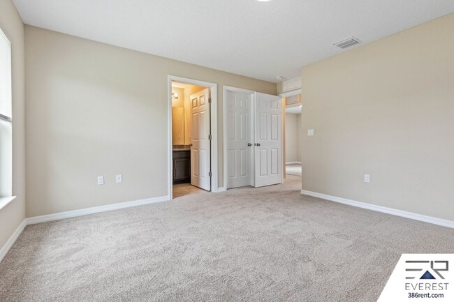 Building Photo - FULLY FENCED 3/2/2 IN DESIRABLE QUAIL HOLLOW