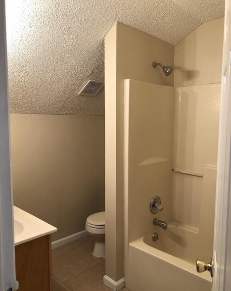 Building Photo - 214 Madison Ave