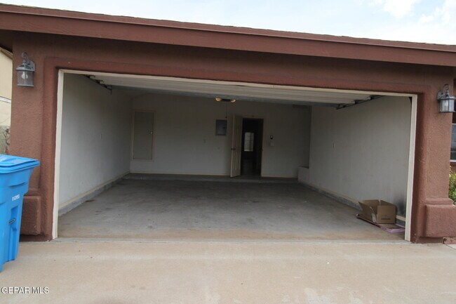 Building Photo - 456 Passmore Rd