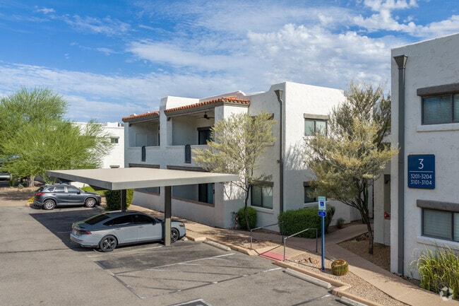 Building Photo - Cortland Las Casas