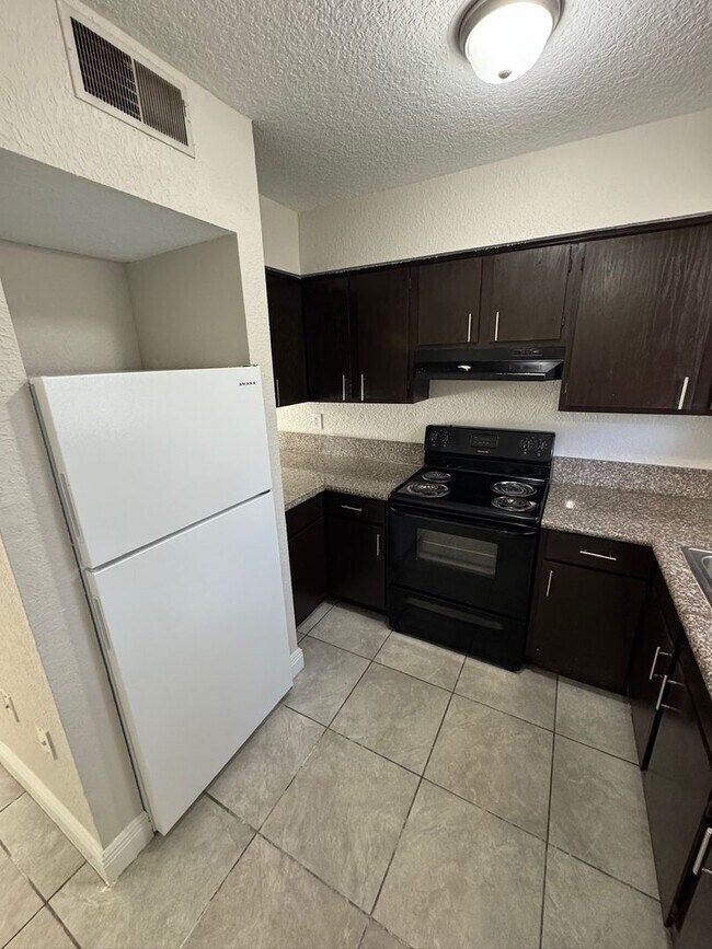 Building Photo - 1199 Bentley Rd