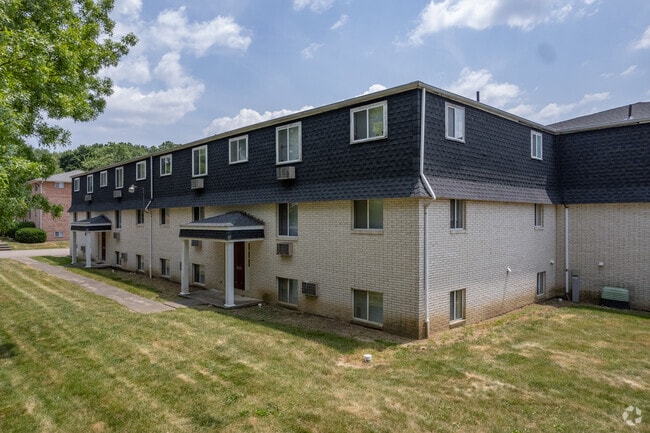 Building Exterior - Lake Cable Village Apartments