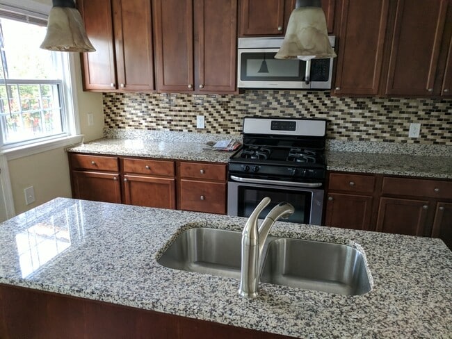 Building Photo - 1508 Langford Rd