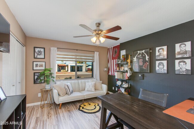 Building Photo - 3009 E Dahlia Dr