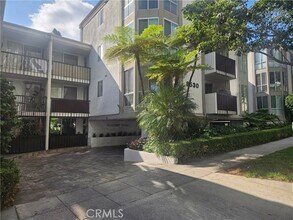 Building Photo - 8530 Holloway Dr