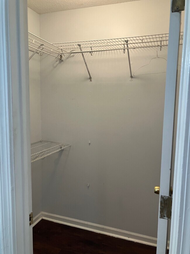 Building Photo - 7054 Foxhall Dr