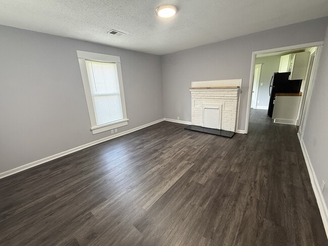 Building Photo - 3206 6th Ave