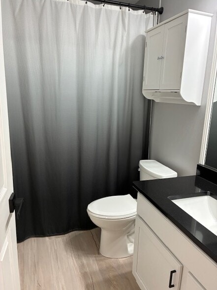 Hall Bathroom - 4918 Stewart Ridge Rd
