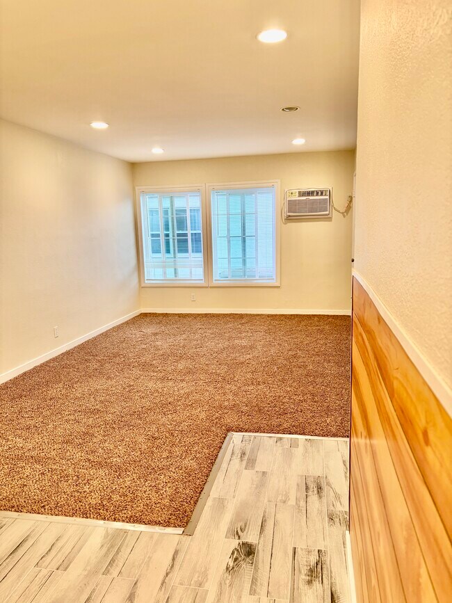 Building Photo - 1706 Scott Rd